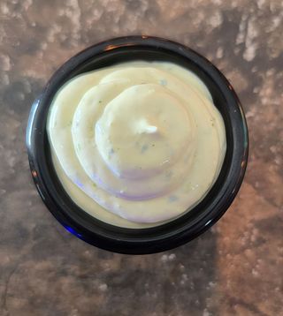 Tarrina de salsa alioli