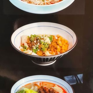 肉沫油泼面 tallarines cinturon sin caldo