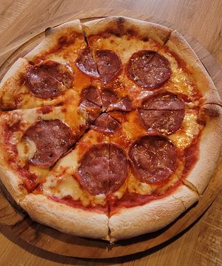 Pizza Salami Ø 32cm