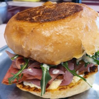 The Best Mortadela Sándwich