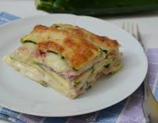 Parmigiana di zucchine bianco