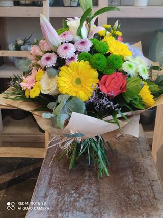 RAMO DE LILLIUM Y ROSAS