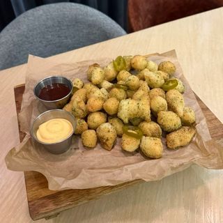 Солені пончики до пива