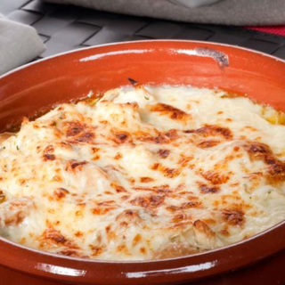 Menú plato gratinado con ensalada