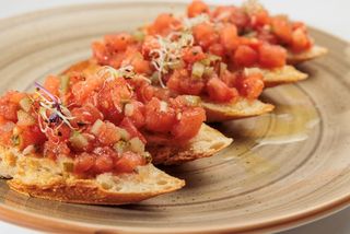 Brusketi sa paradajzom i žalfijom