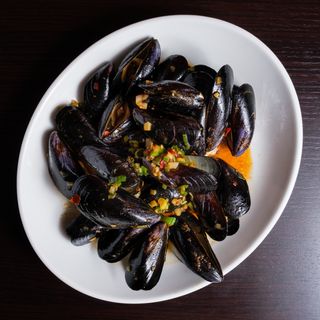 S79) Soutè di cozze piccante con zenzero e cipollotti