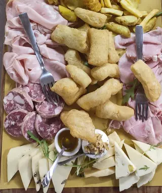 Tagliere di salumi e formaggi