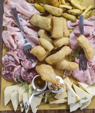 Tagliere di salumi e formaggi