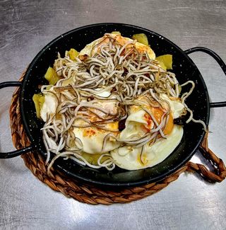 Huevos Rotos Con Gulas