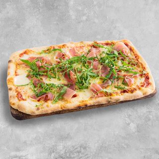 Pršuto flatbread pizza