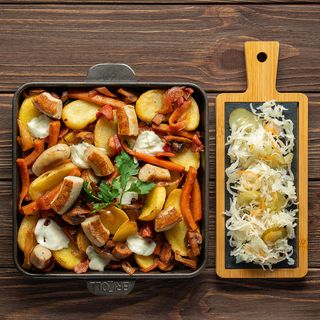 Пательня з картоплі та ковбаски-равлик