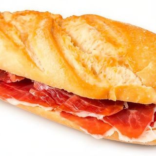 Bocadillo De Jamón Serrano, Tomate Y Aceite De Oliva