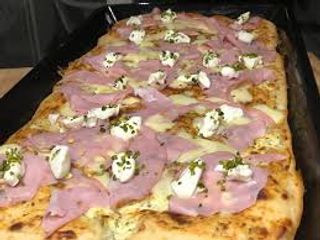 Mortadella, stracciatella e pesto/granella di pistacchi