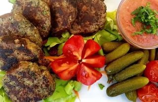 Chiftelute din peste, sos iute 