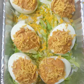 Huevos rellenos con atún y tomate
