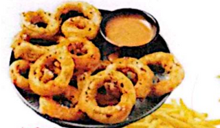 Anelli di cipolla e patatine