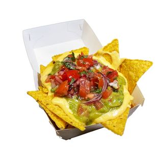 Nachos Con Cheddar Fundido Con Guacamole Y Pico De Gallo