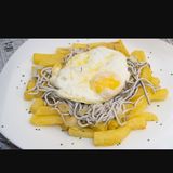 Huevos rotos con gulas