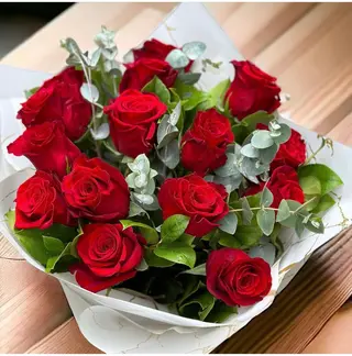 Buchet din 15 trandafiri rosii 