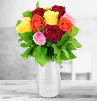 Buchet de 11 trandafiri multicolori