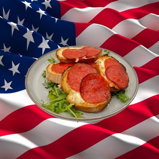 Pieczywo czosnkowe z serem i kiełbasą pepperoni