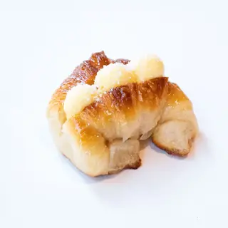 Medialuna de crema pastelera