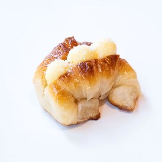 Medialuna de crema pastelera