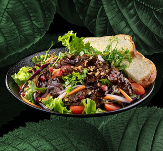 Sałatka Wołowina z woka w sosie słodko kwaśnym 100g