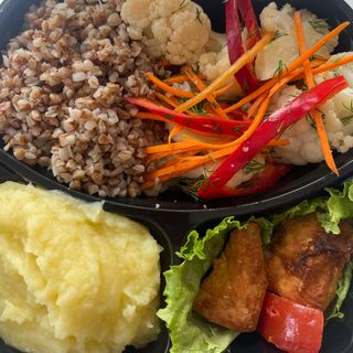 კომბო მენიუ(წიწიბურა ,ყვავ.კომბოსტო ,ქათმის მწვადი  ,კარტოფ. პიურე