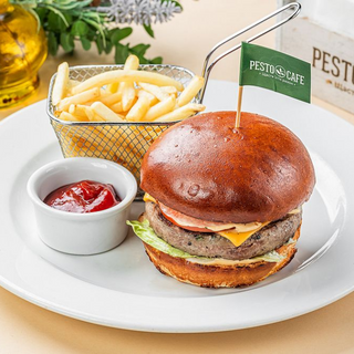 Фірмовий бургер Песто з котлетою з телятиною (200/80/30 г)