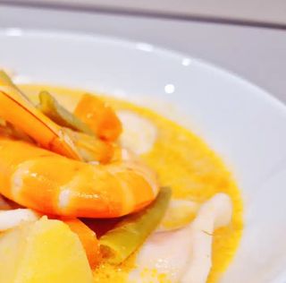 Curry Amarillo Con Patatas Y Langostinos