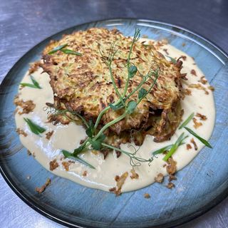 Стейк из говядины в картофельной корочке