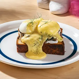 Benedict Eggs With Mushrooms