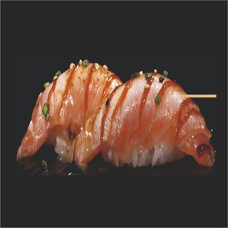 255 nigiri salmon flameado salsa anguila mayonesa 4 und