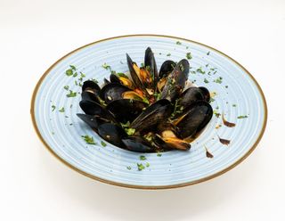 Scoici în sos divin de vin cu roșii 