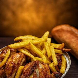 Pollo asado, patatas fritas y Barra de pan 