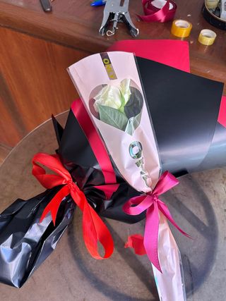 Bouquet De 20 Roses Rouges +1 Roses Blanche