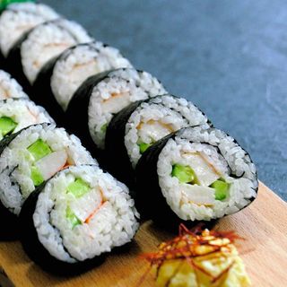 26. Futo Maki (10 Uds.)