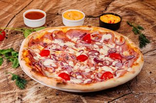 Pizza românească medie