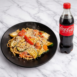 Wok vegetarijanski i Coca-Cola 0.5l