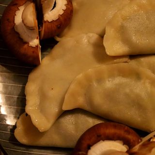Pierogi z pieczarkami i żółtym serem