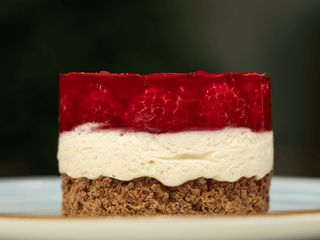 Мигдальне тістечко з малиною без цукру