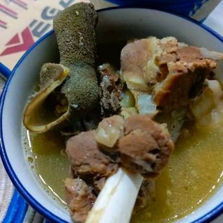 Boiled goat's meat with cassava 