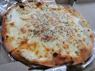 Pizza Quattro Formaggi