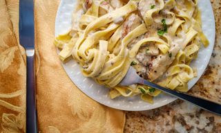 Паста "Фетучини" с курицей и грибами 