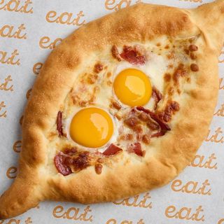 Աջարական խաչապուրի բեկոնով