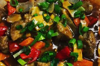 Porc cu bambus si urechi de lemn