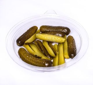 Salată de castraveți acri