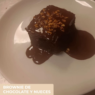 BROWNIE DE CHOCOLATE Y NUECES