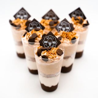 Monoporzione bicchierino con nocciola